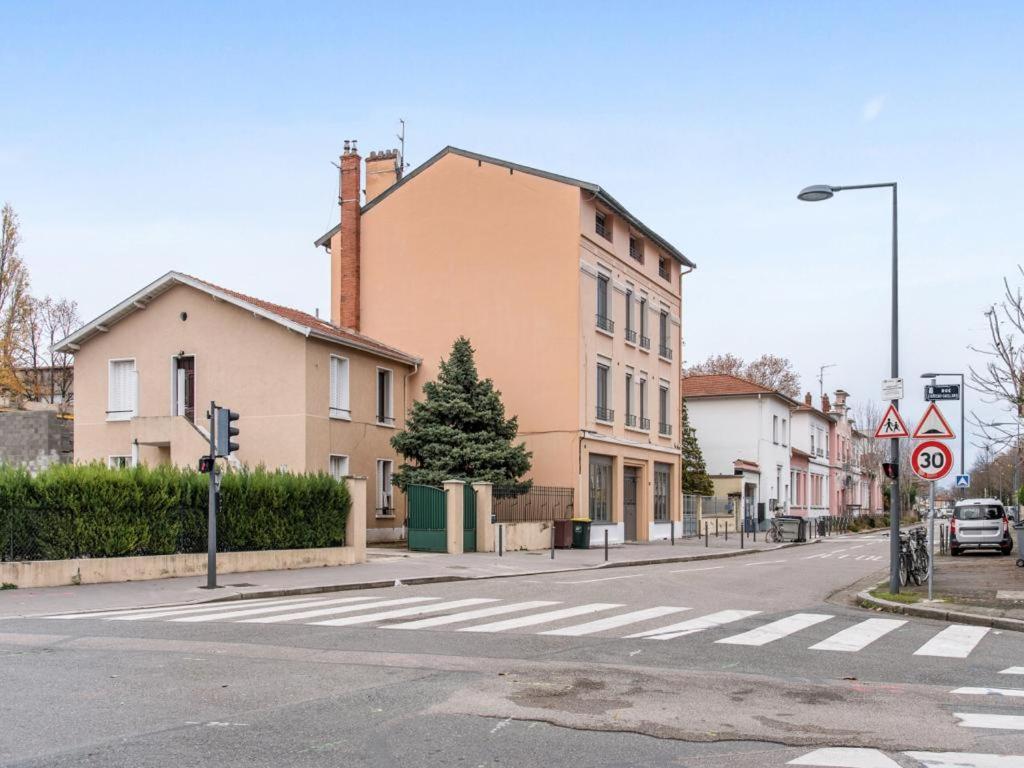 Stop Chez M District Villeurbanne Kültér fotó